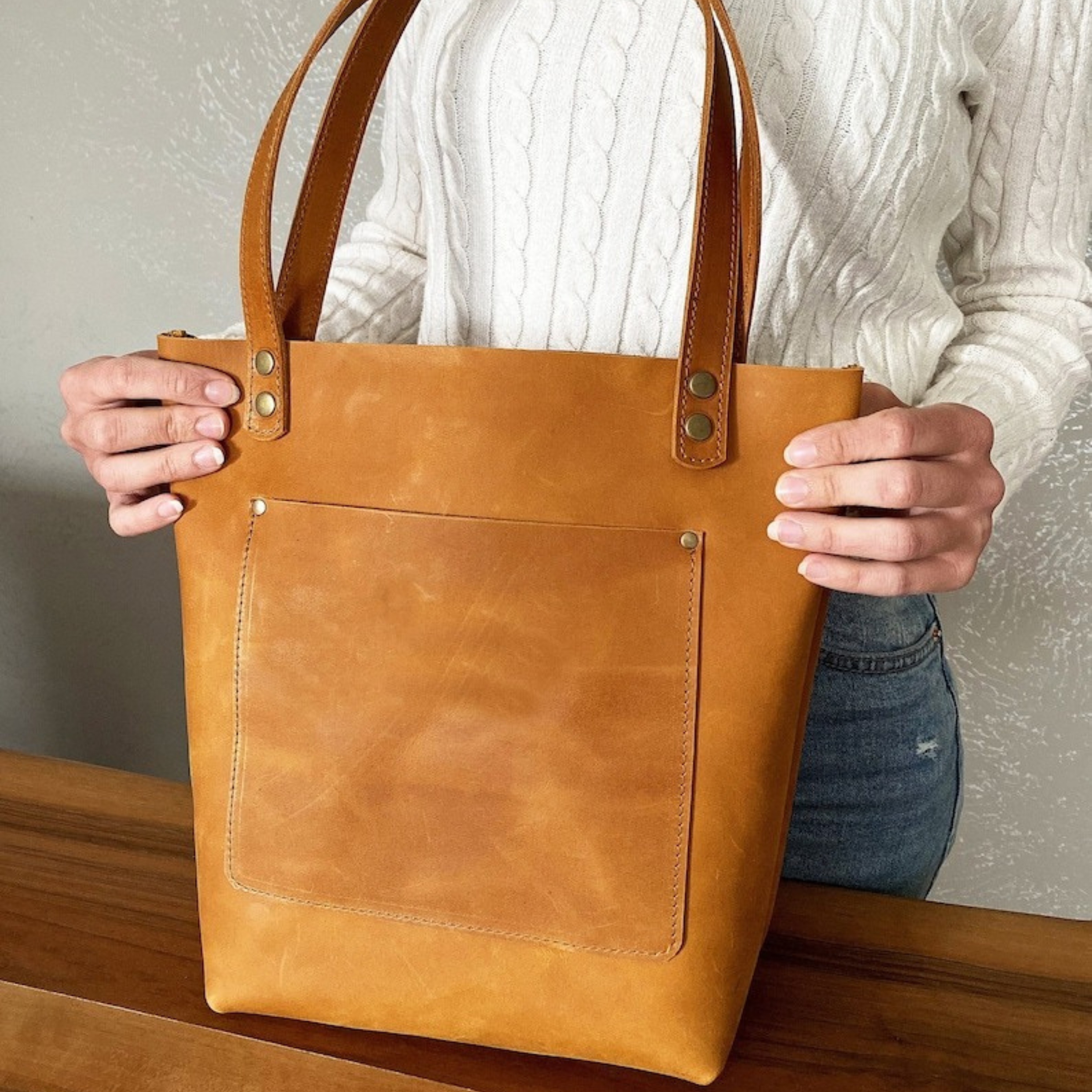 VT LEATHER TOTE FOR WOMEN