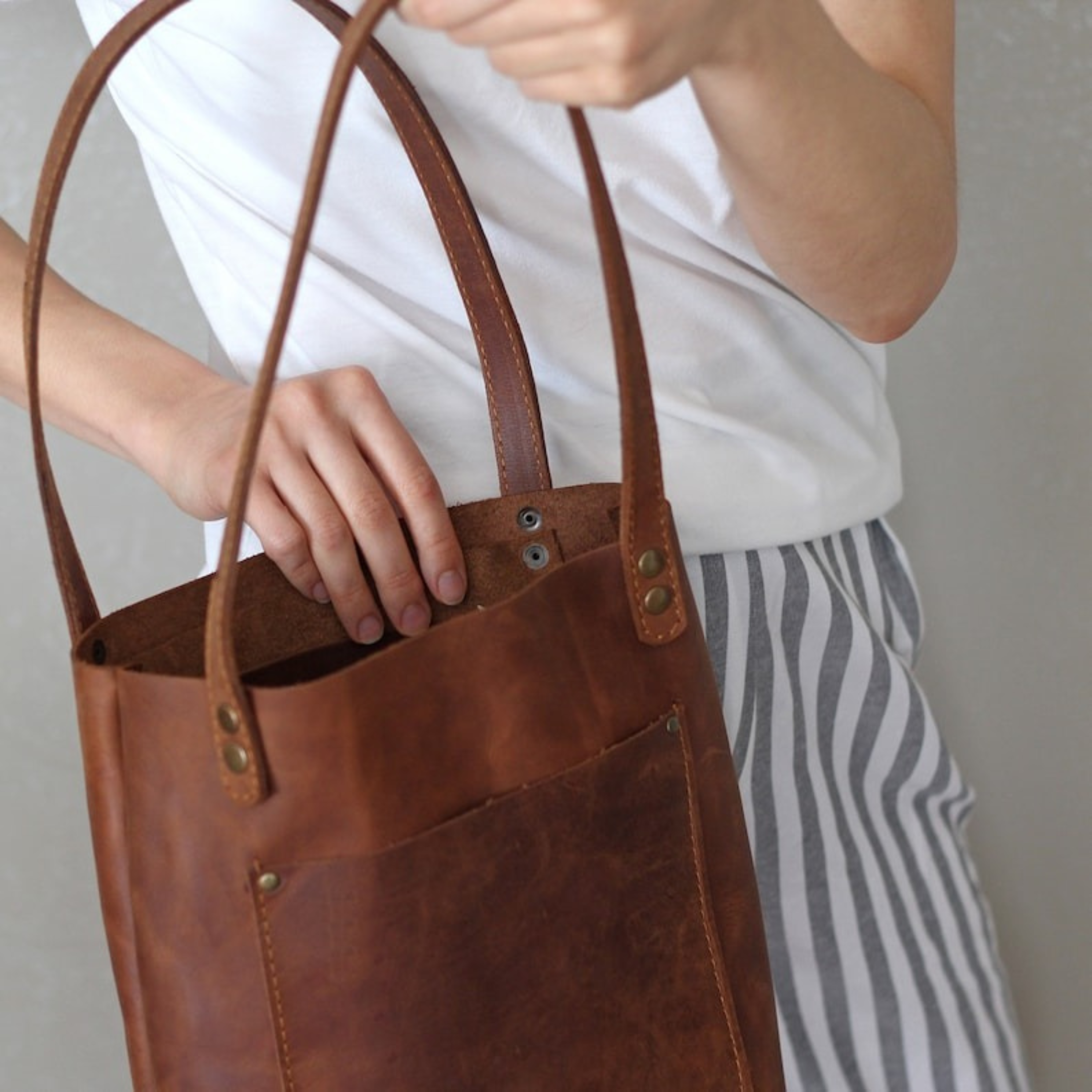VT LEATHER TOTE FOR WOMEN