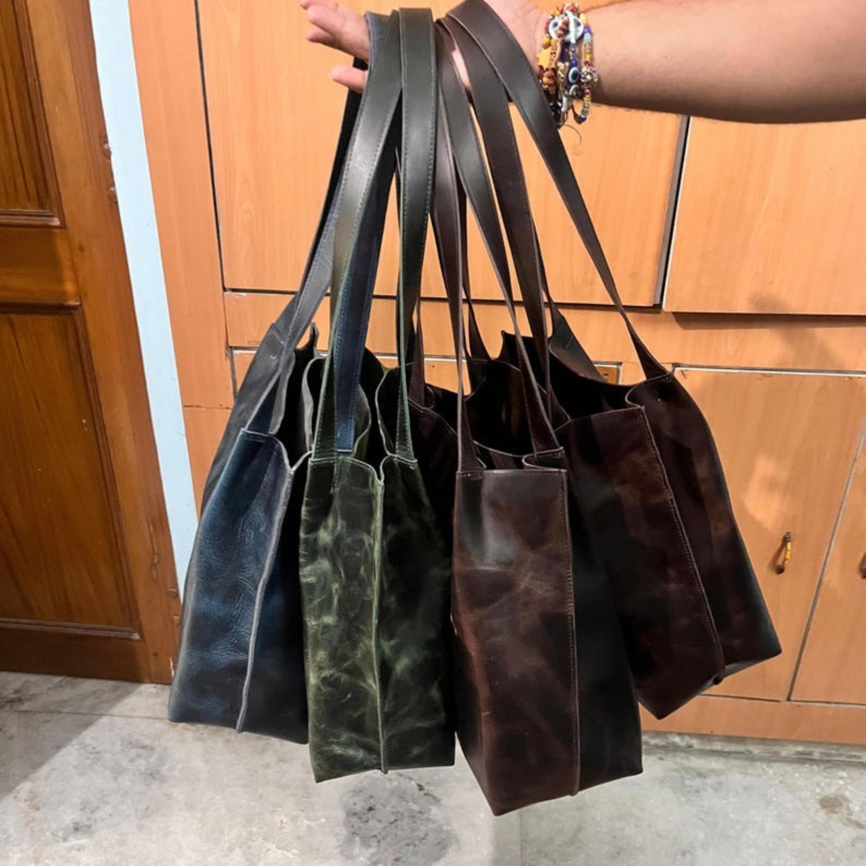VT LEATHER TOTE FOR WOMEN