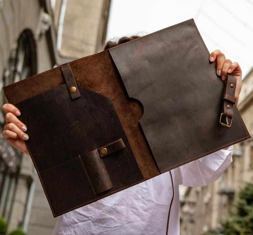kinnoti Belt Leather Laptop Sleeve
