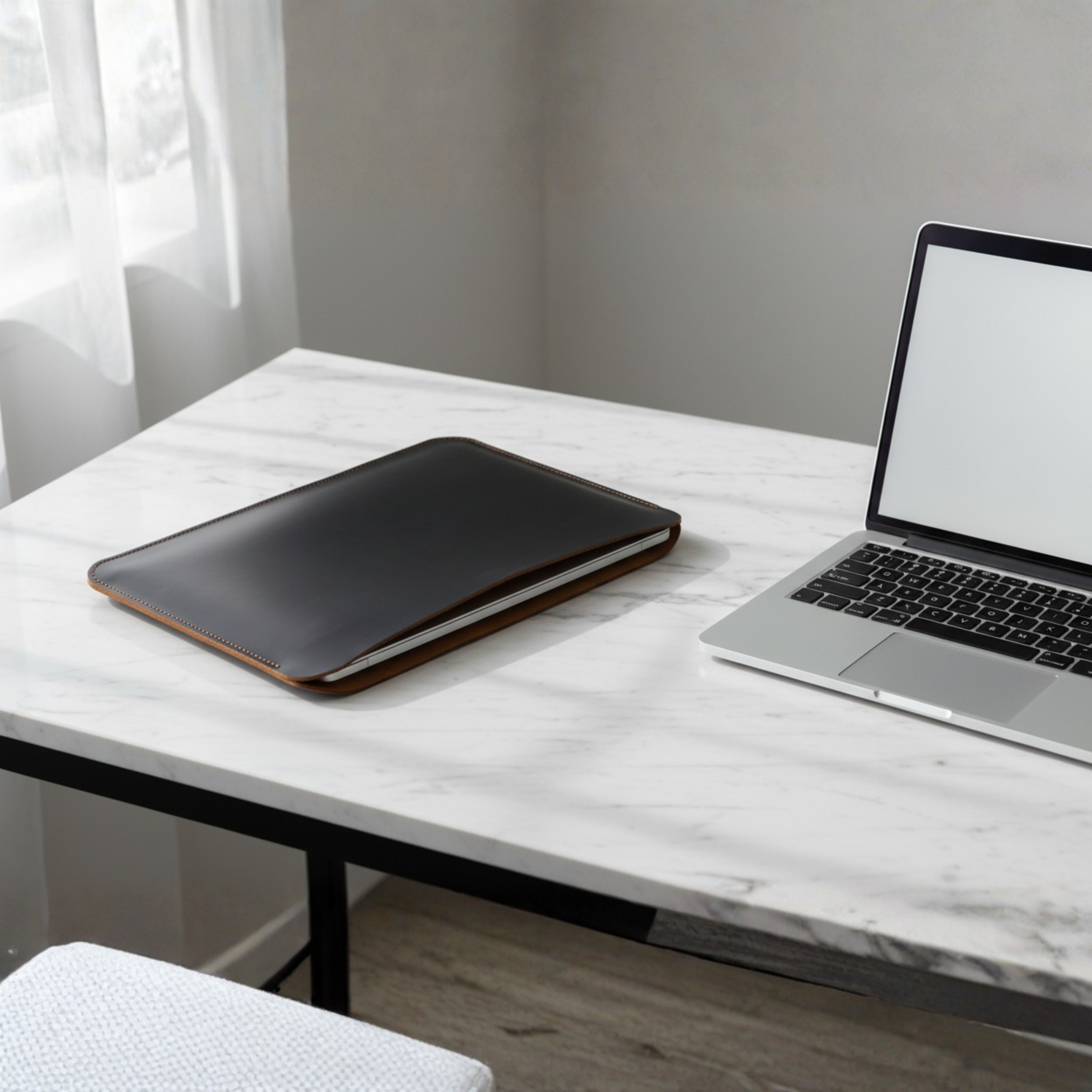 Kinnoti Black Boston Leather Laptop Sleeve