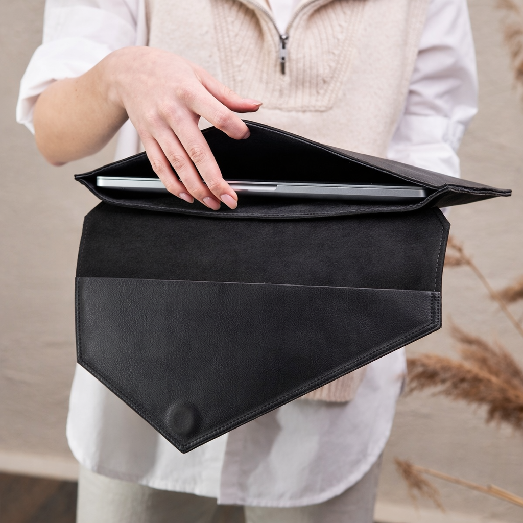 Kinnoti Black Ripon Leather Laptop Sleeve