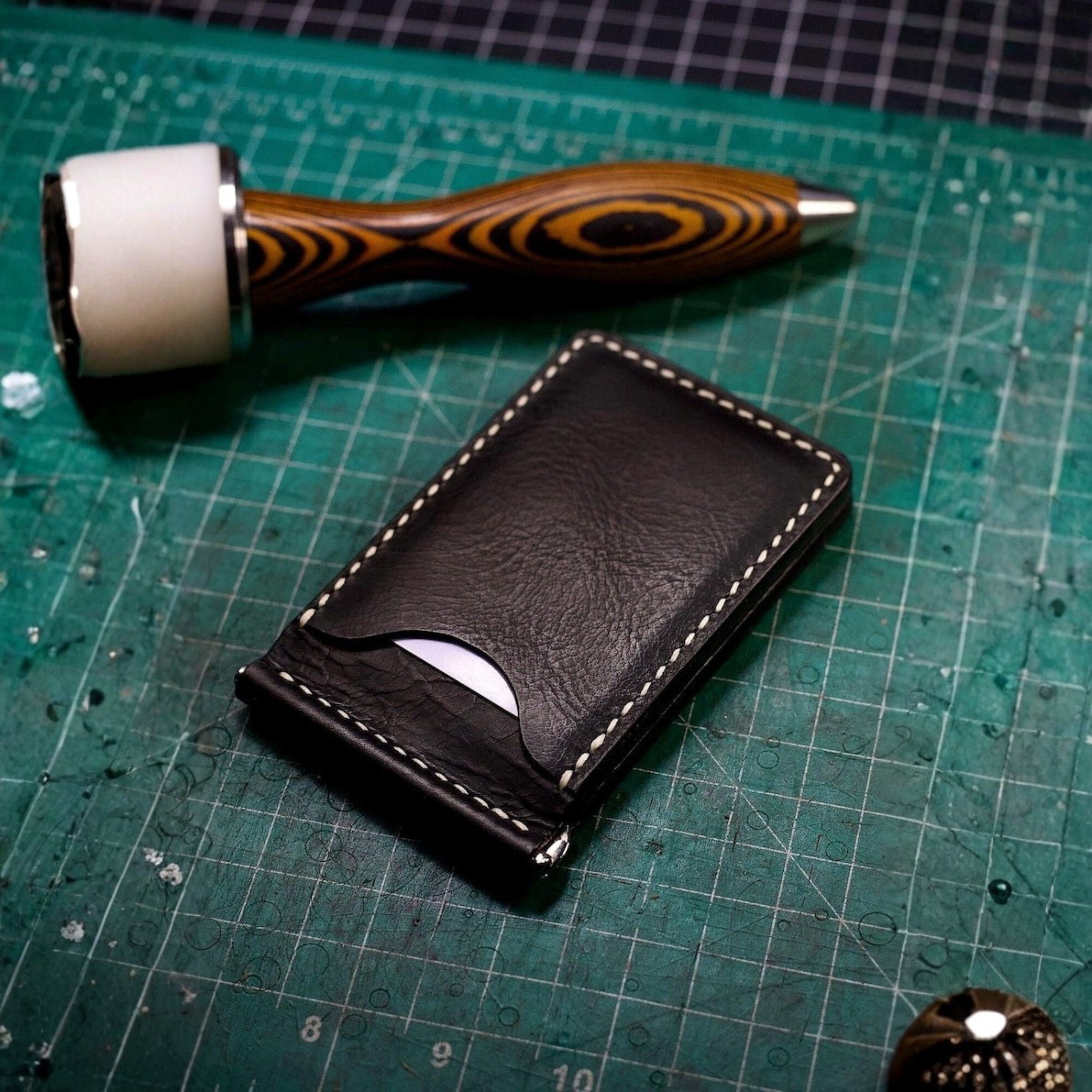 Kinnoti money clipper Black Caster Money Clip