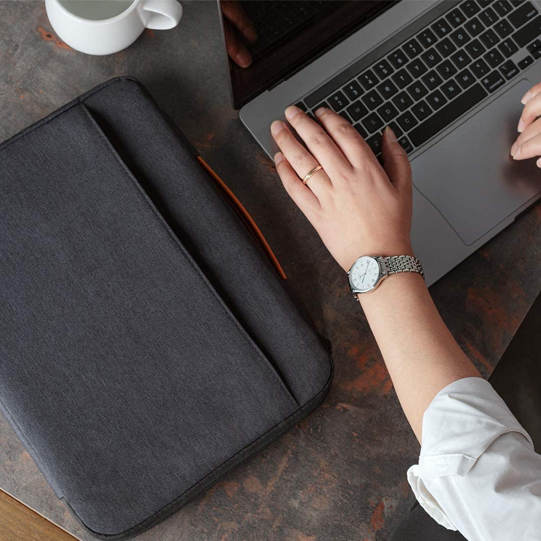 kinnoti Protective Laptop Sleeve