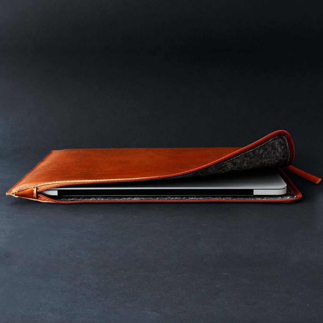 kinnoti Slim Leather Laptop Sleeve