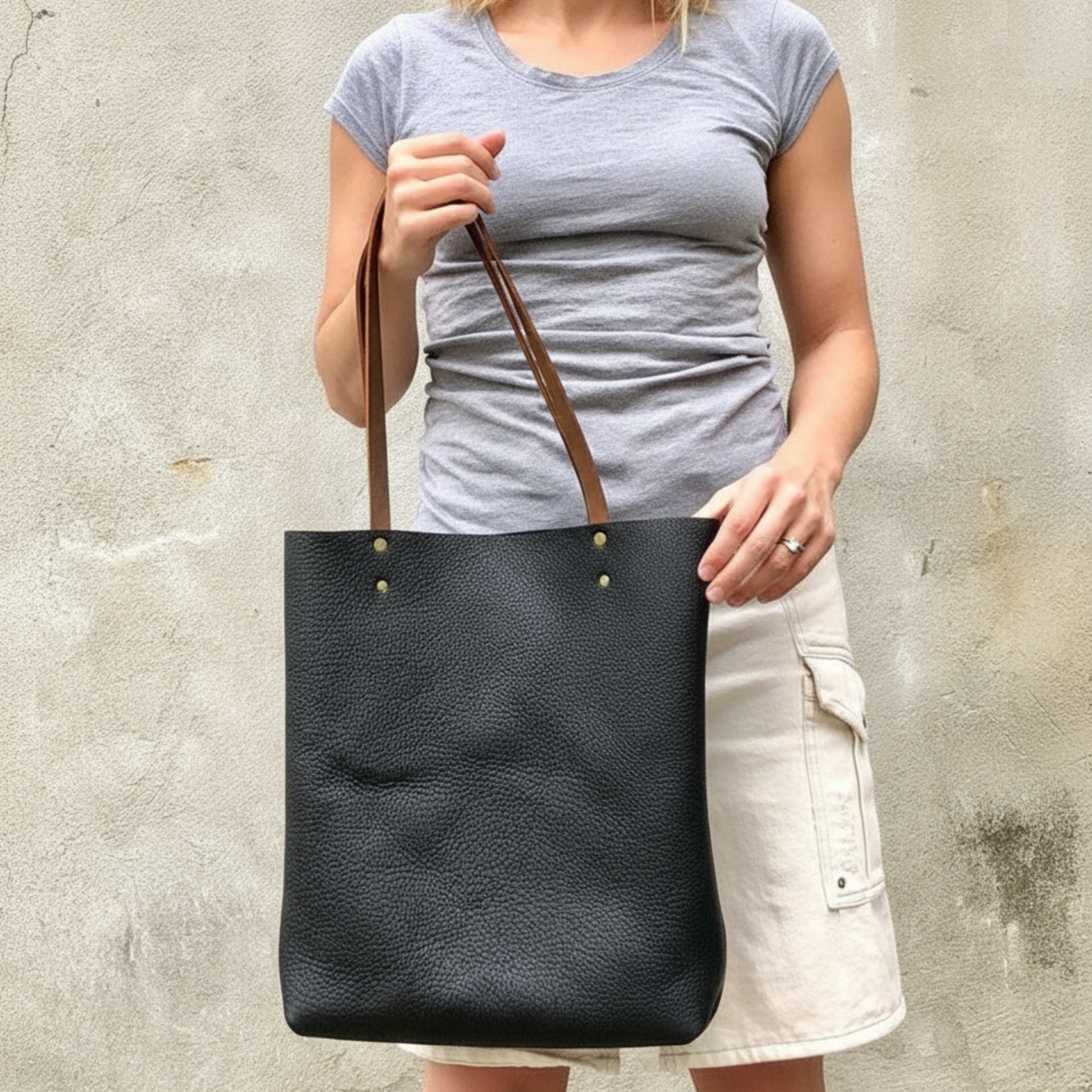 VT LEATHER TOTE FOR WOMEN