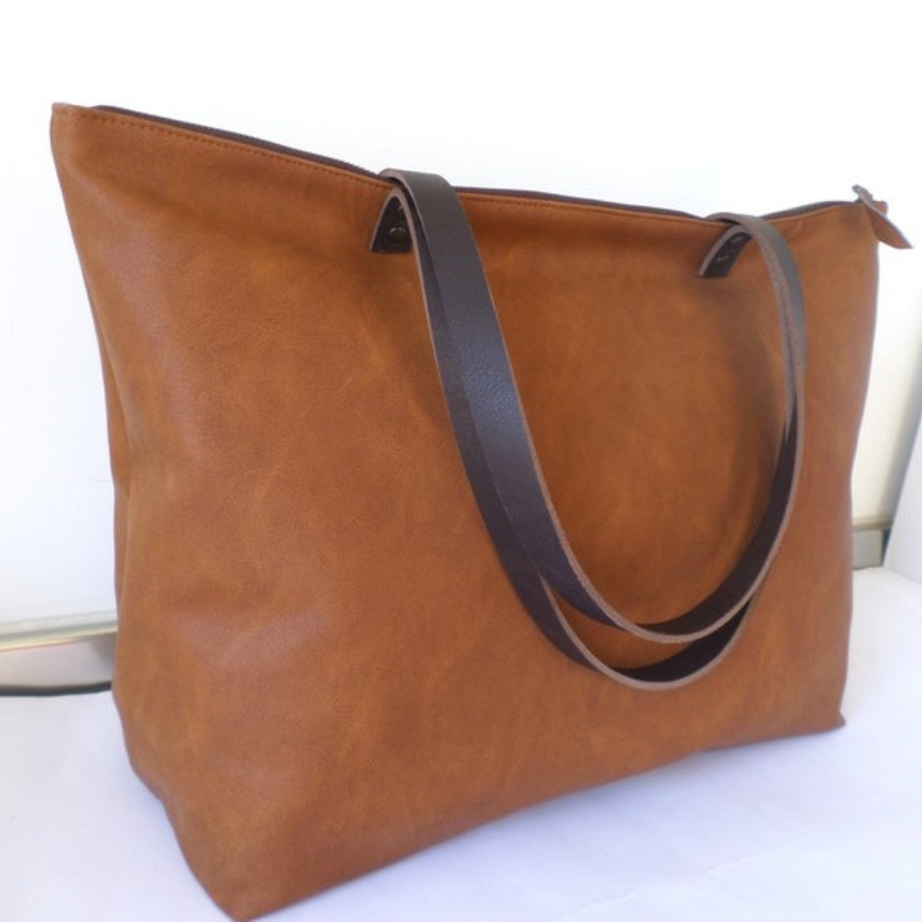VT LEATHER TOTE FOR WOMEN