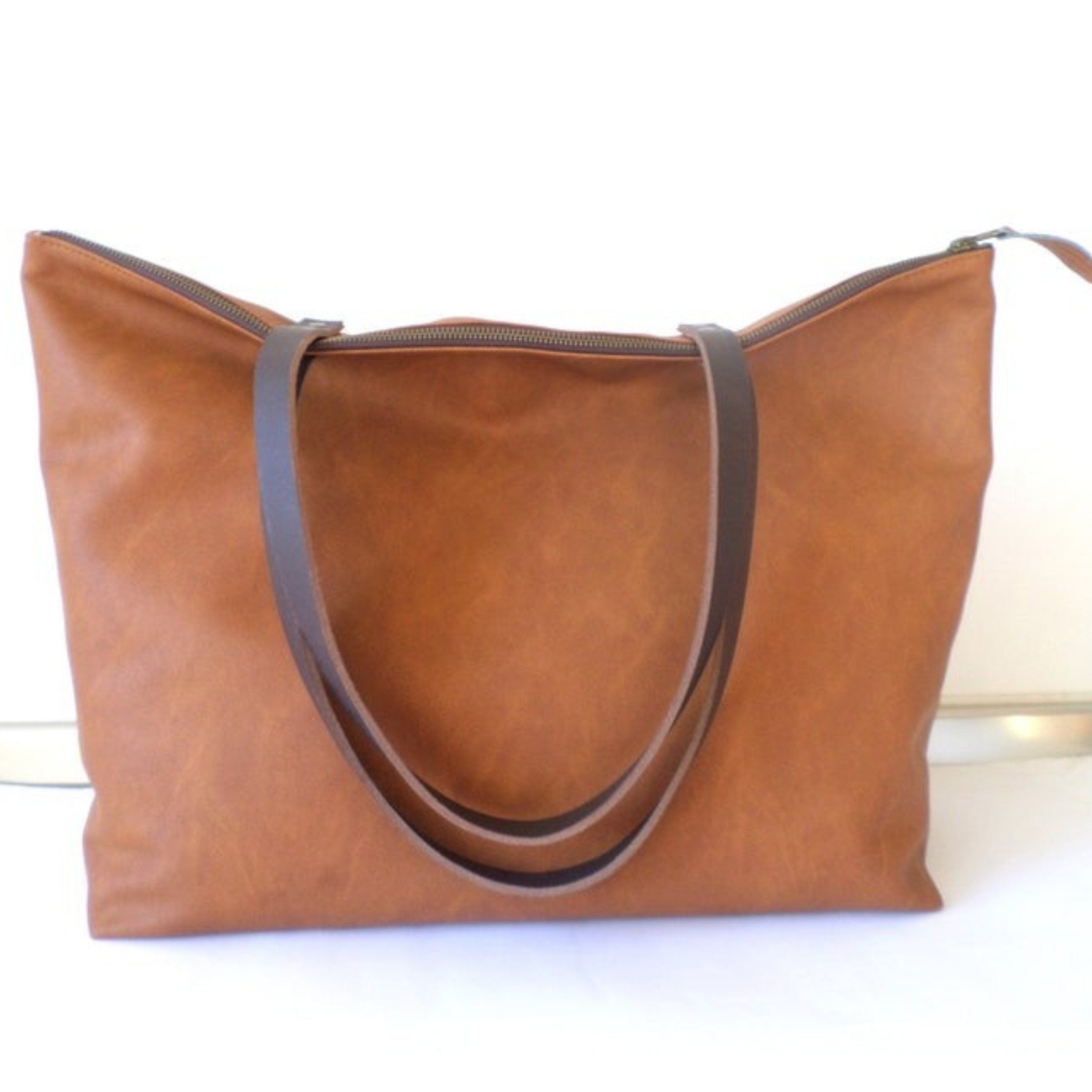 VT LEATHER TOTE FOR WOMEN