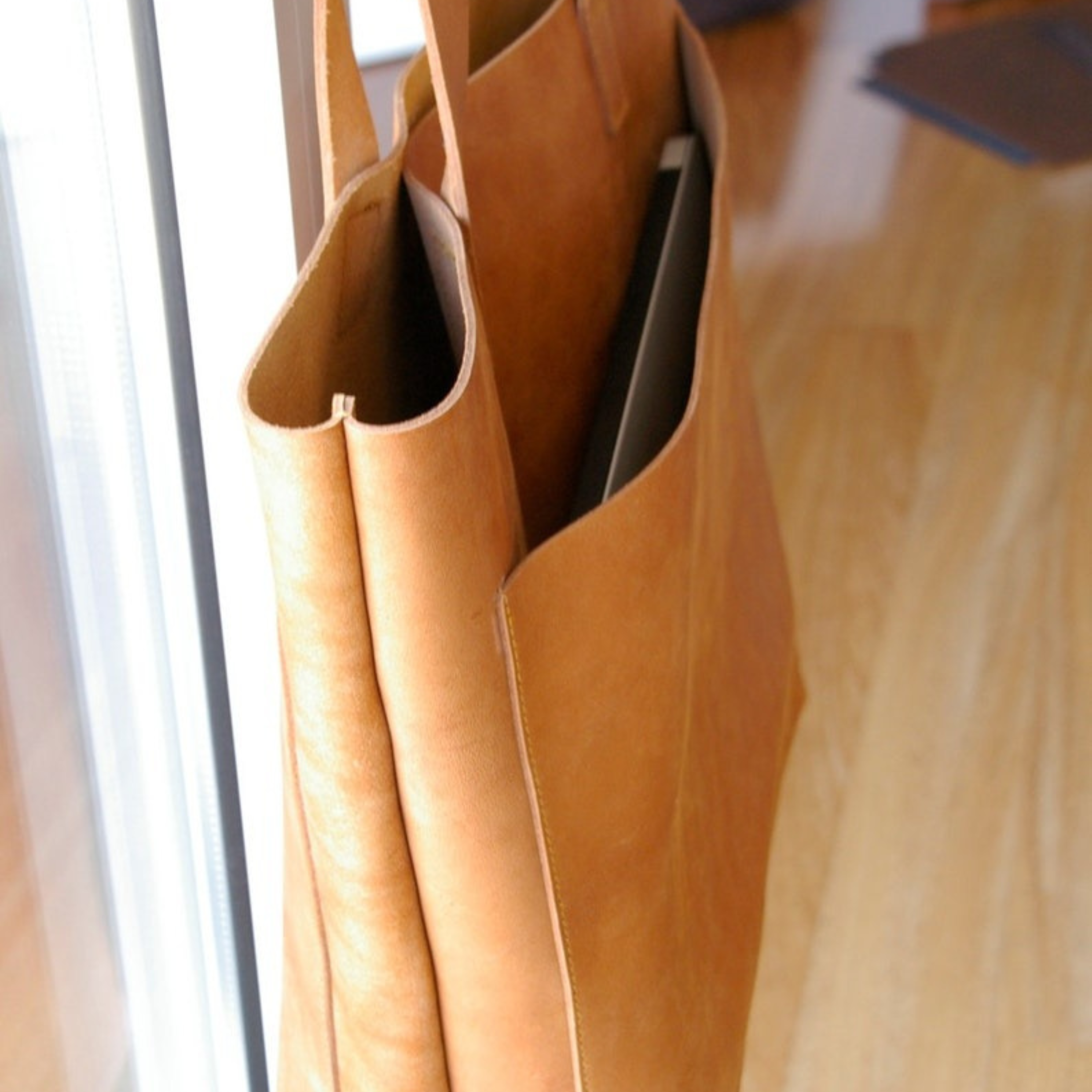 VT LEATHER TOTE FOR WOMEN
