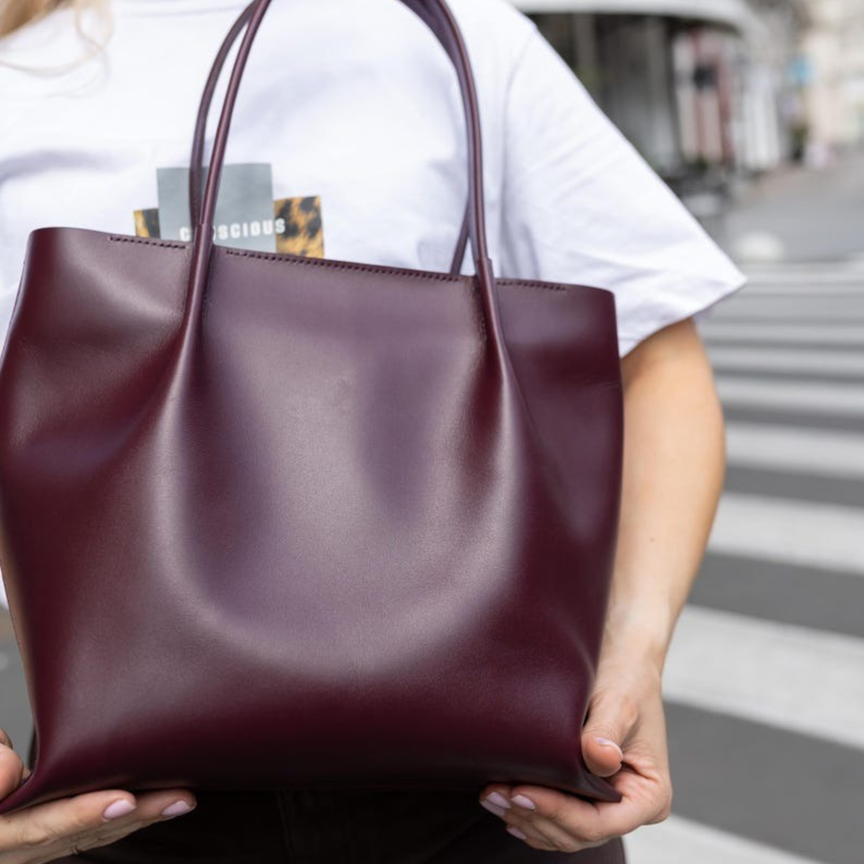 VT LEATHER TOTE FOR WOMEN