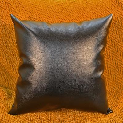 kinnoti Black cushion cover