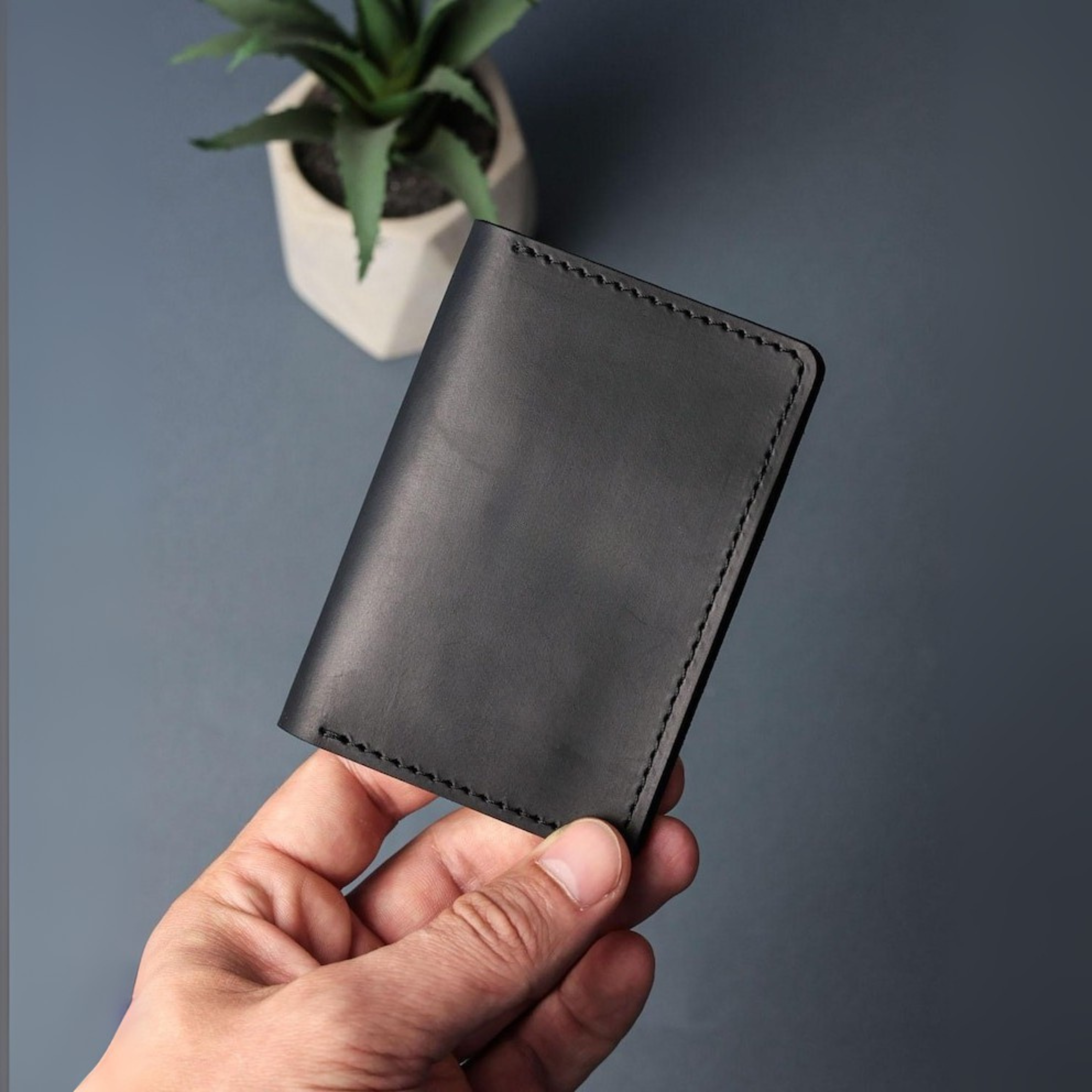 Kinnoti Black Slim Leather Wallet