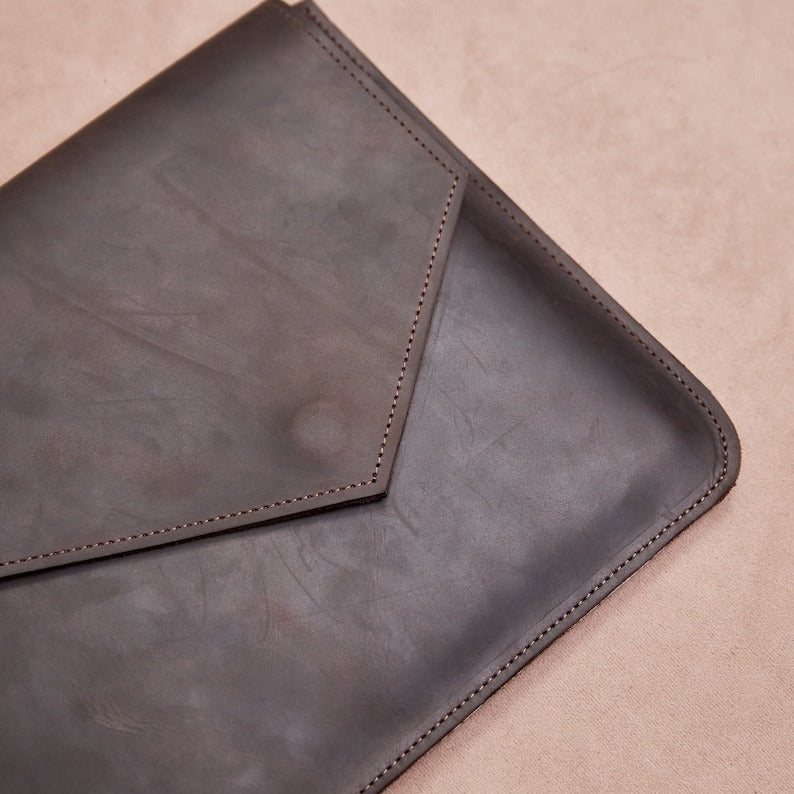 Kinnoti Brown Ripon Leather Laptop Sleeve