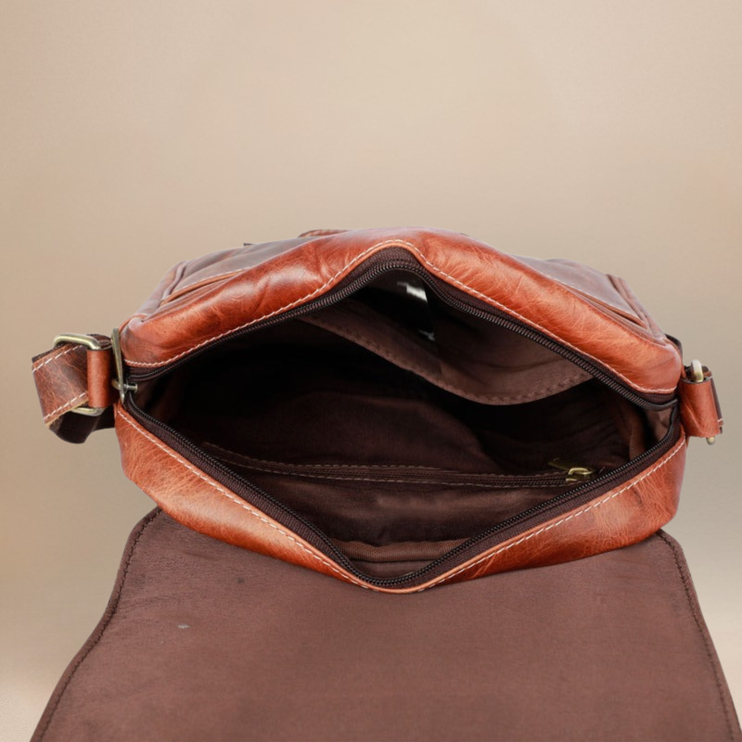 Kinnoti Stanford Genuine Leather Messenger Bag