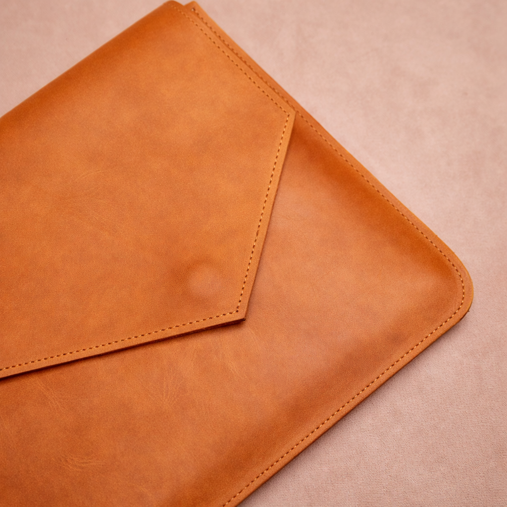 Kinnoti Tan Ripon Leather Laptop Sleeve