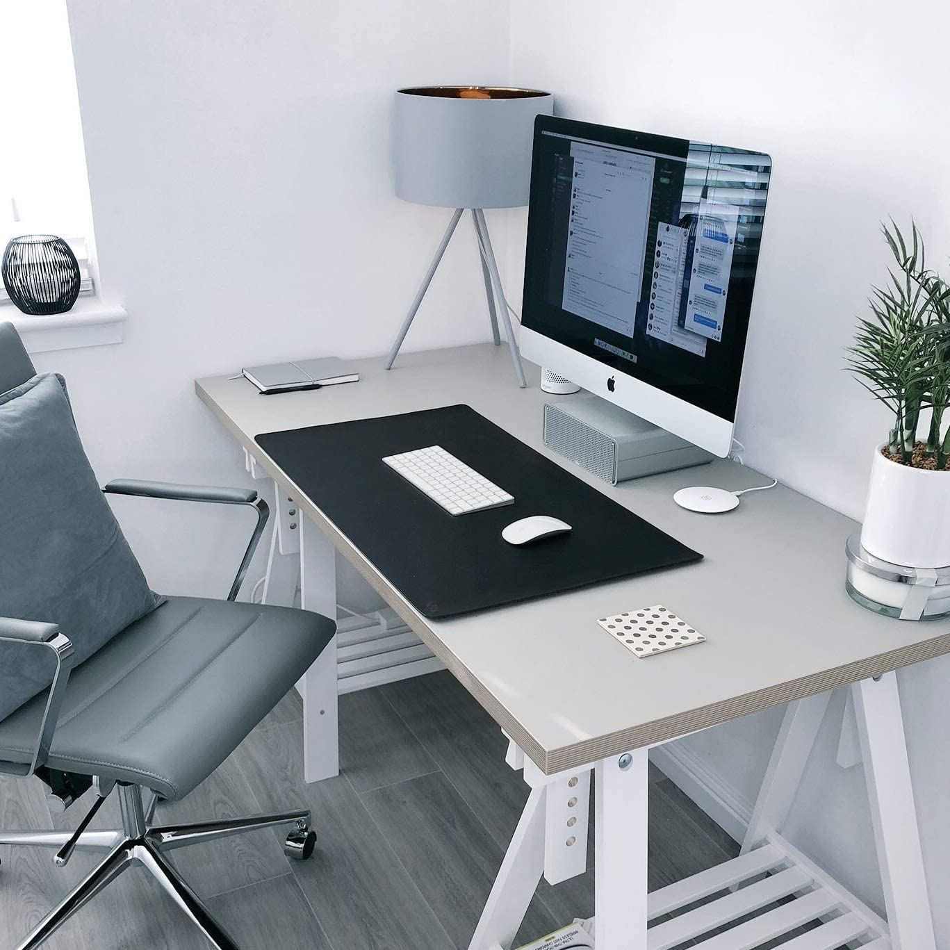 kinnoti Vegan Leather Black Desk-mat